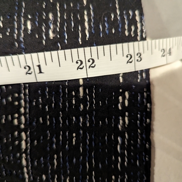 Banana Republic black textured pencil skirt blue and white threading size small - Picture 4 of 7